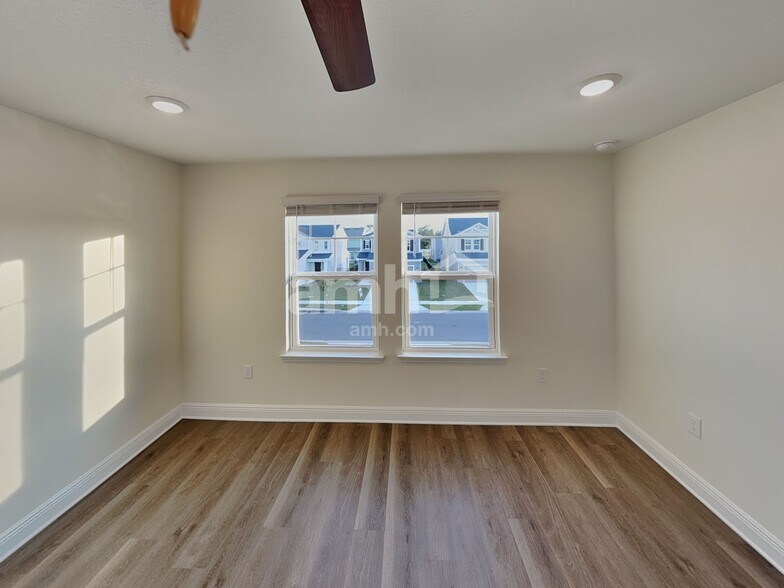 Building Photo - 5976 Sycamore Pl St