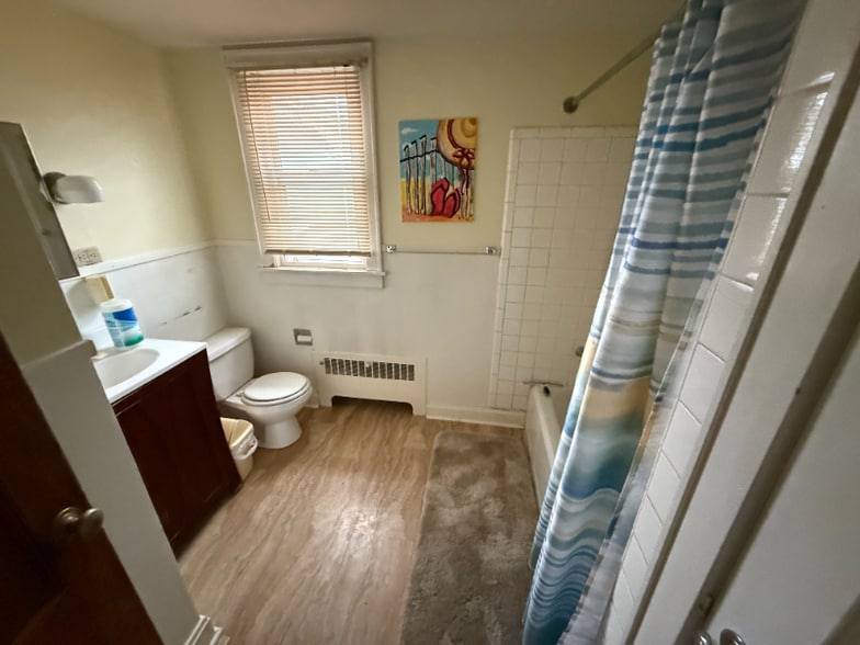 Building Photo - 639 Mulberry Ave