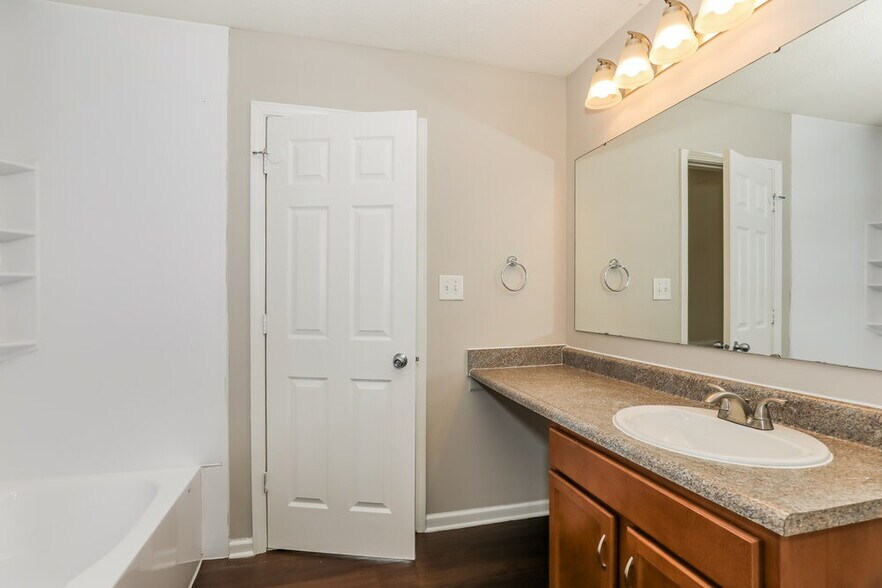 Building Photo - 8138 Fisher Bend Dr