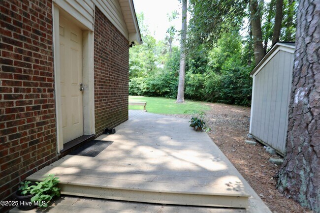 Building Photo - 202 Haldane Dr