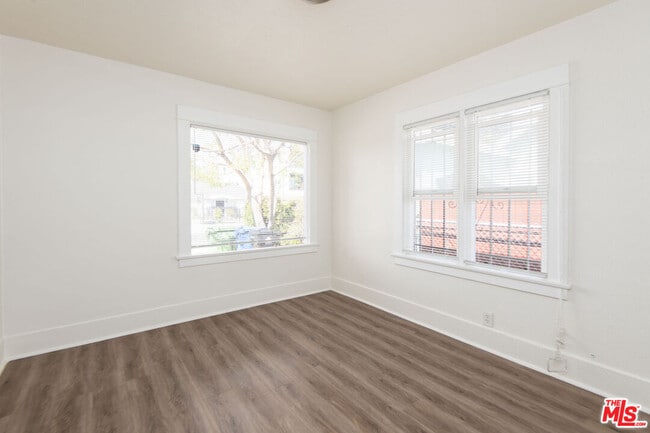 Building Photo - 2132 Cloverdale Ave