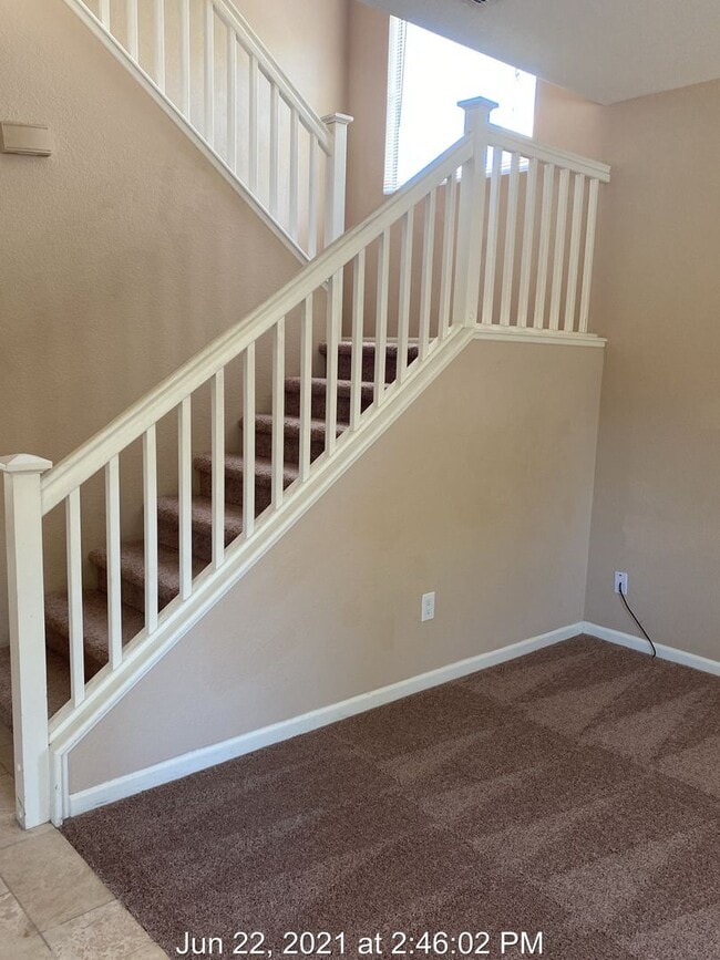 Building Photo - Large Corner Lot