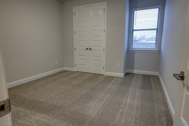 Building Photo - 102 Clift Crk Dr