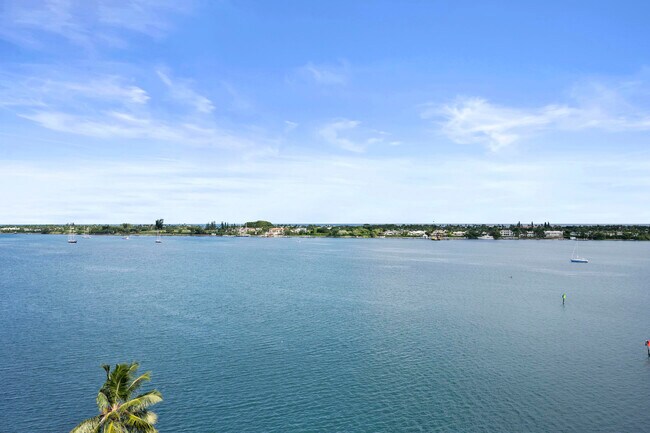 Building Photo - 2600 N Flagler Dr