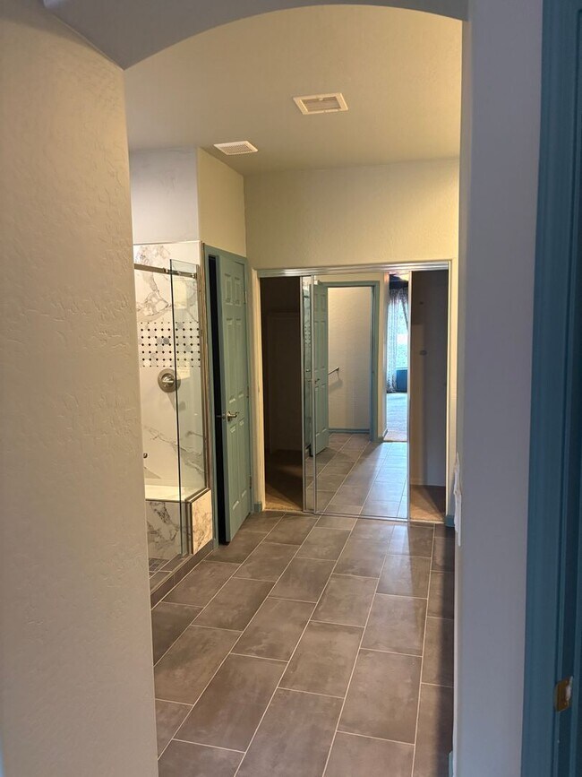 Building Photo - 110 E Bighorn Ct
