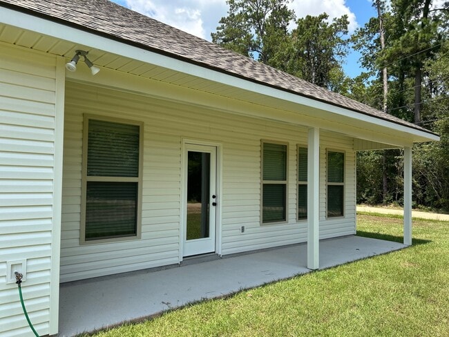 Building Photo - 41386 Rosewood Ln