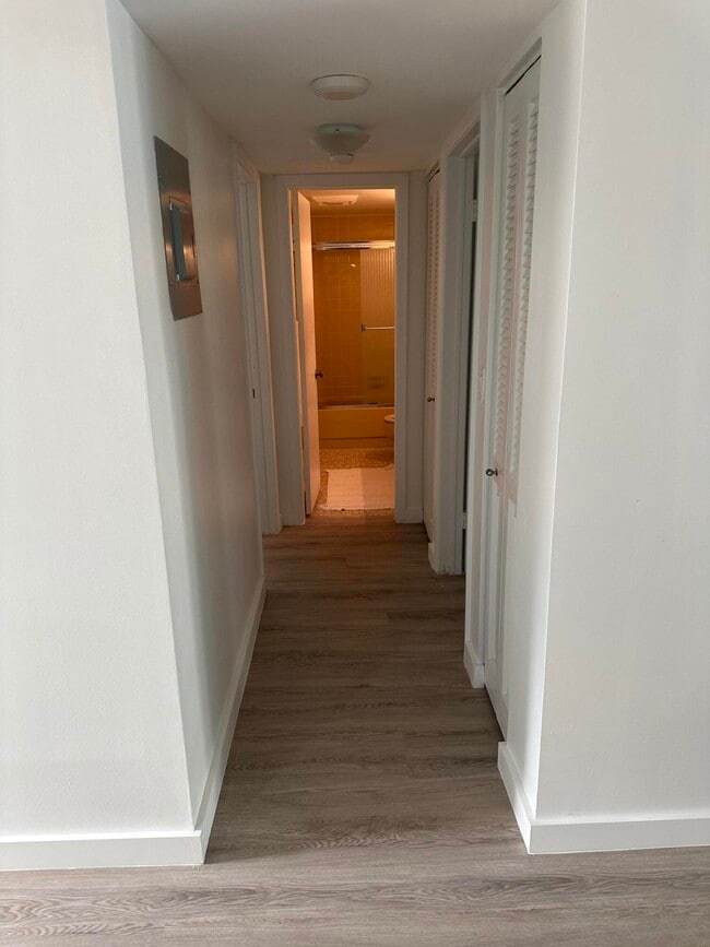 Building Photo - 141 SE 3rd Ave