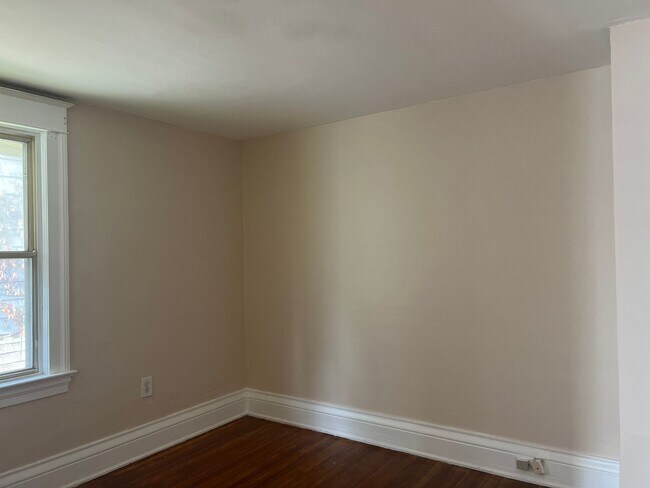Building Photo - SINGLE FAMIKY FOR RENT IN MAPLEWOOD LOCATION !