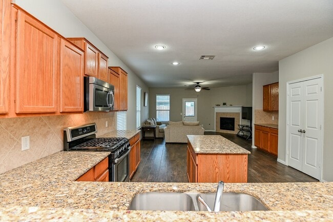 Building Photo - 15406 Key Crest Ln