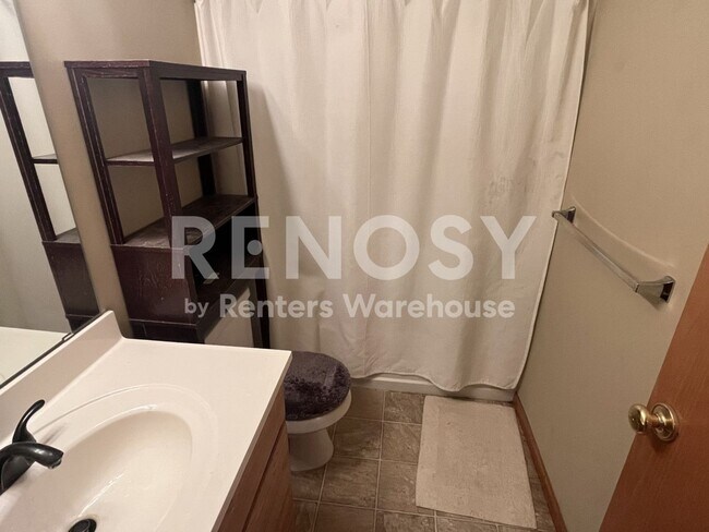 Building Photo - Available August 8 - 2 Bed/1.5 Bath Townhome in Prior Lake