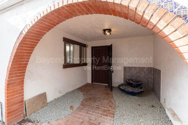 Building Photo - 3725 Orion Dr