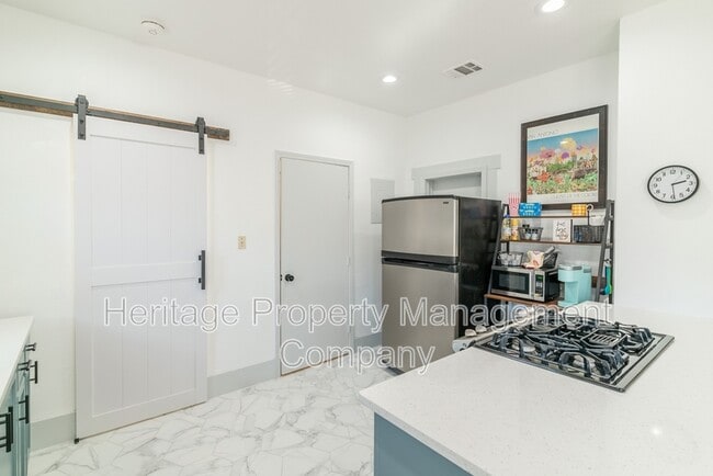 Building Photo - 475 E French Pl