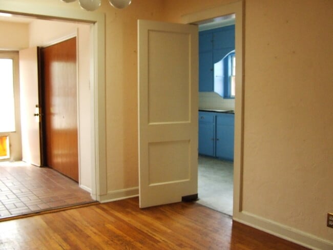 Building Photo - 412 E Baltimore Dr