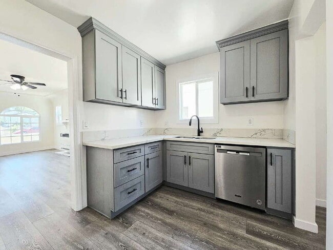 Building Photo - 1129 W 109th Pl