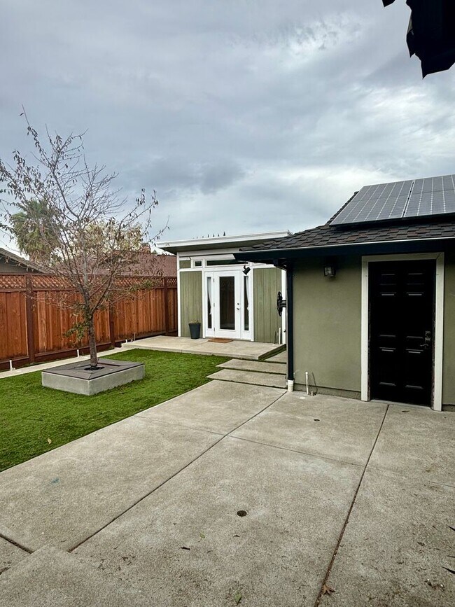 Building Photo - Outstanding Concord/Clayton Border- 5 bed 2.5 bath home with Pool and Hot-Tub and so much more!