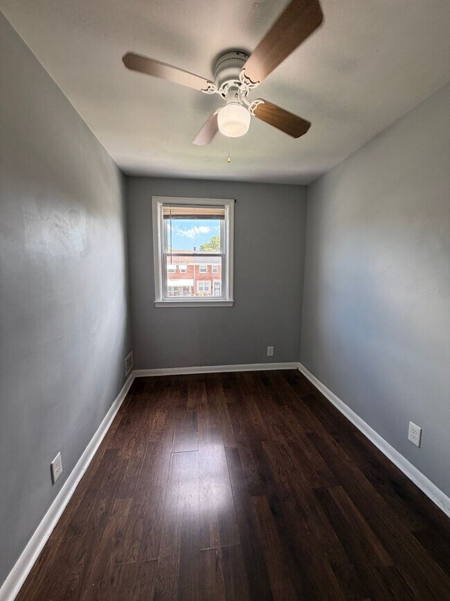 Building Photo - 2229 Graythorn Rd
