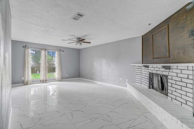 Building Photo - 14618 Flair Dr