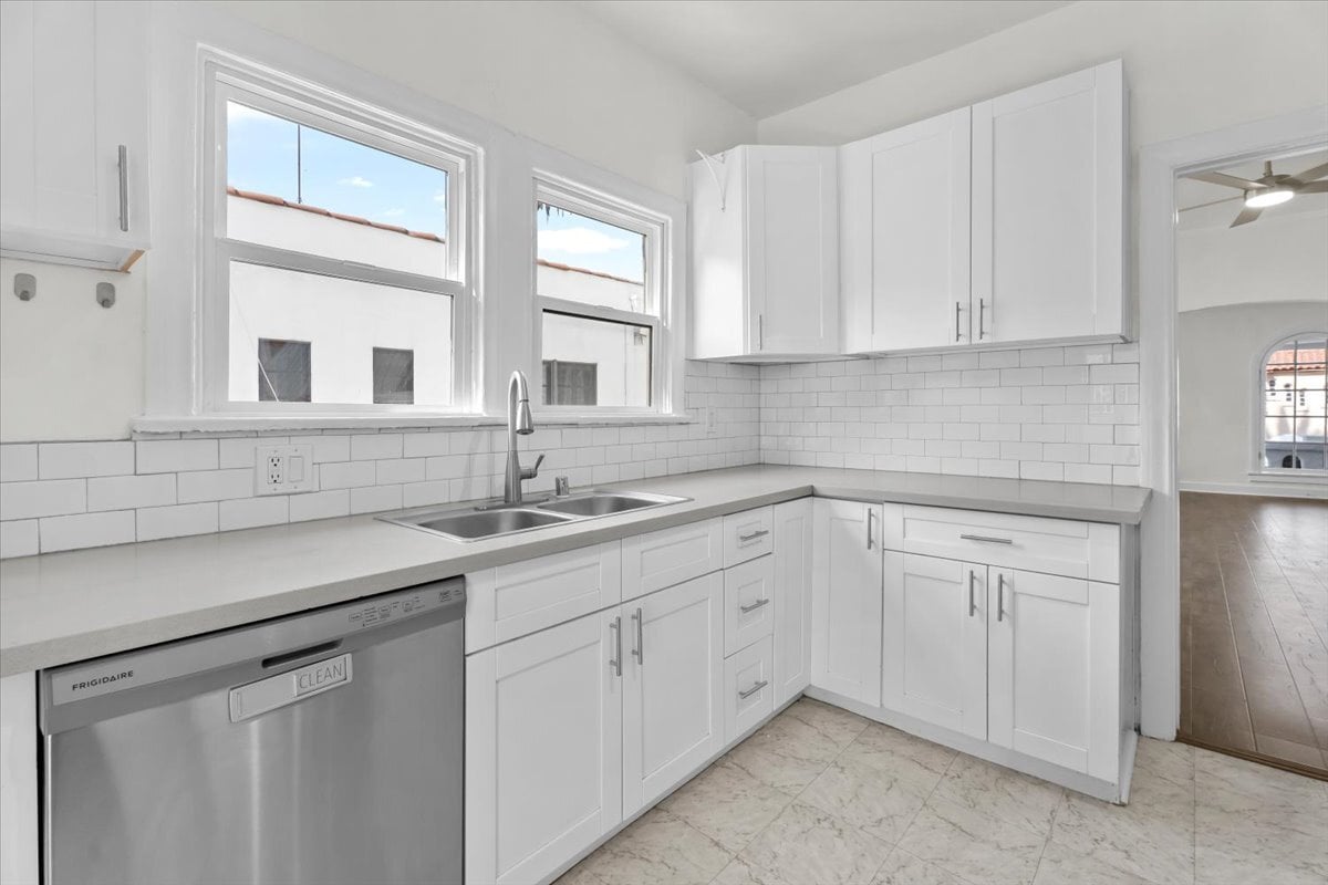 Building Photo - 128 N Hamilton Dr