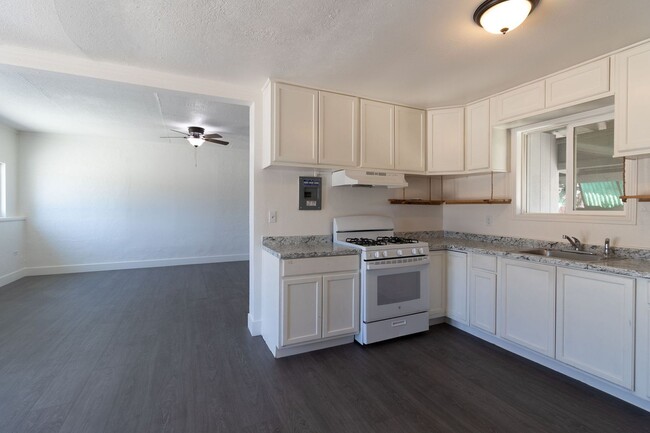 Building Photo - Newly Remodeled 2x1 in Newman!!!