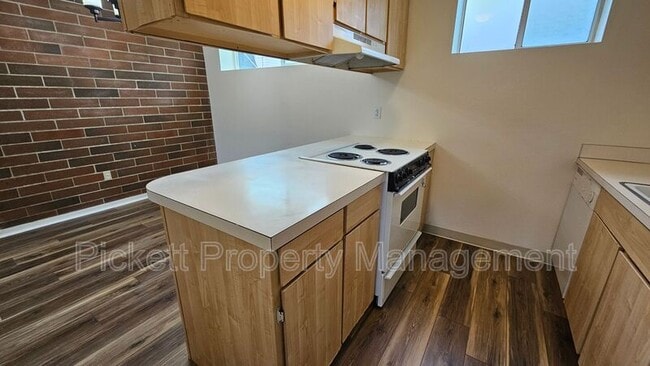 Building Photo - 1621 Trenton Ave