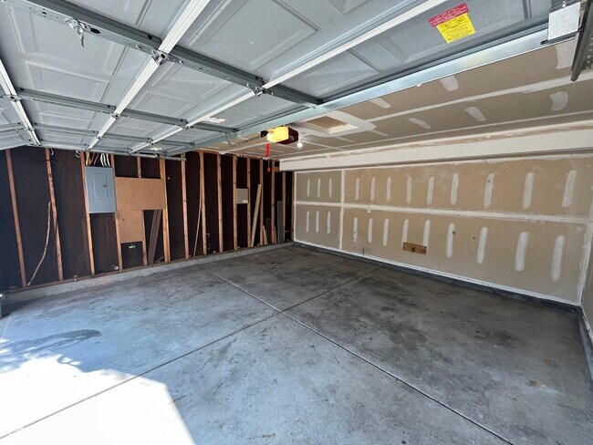 Building Photo - 10896 Riverwood Blvd