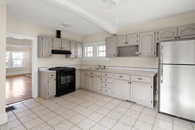 Building Photo - Updated West Asheville Bungalow