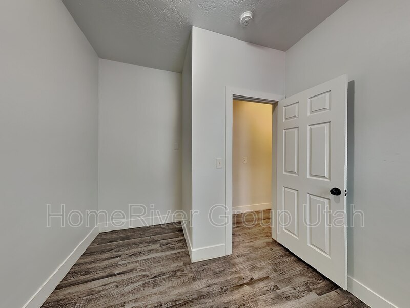 Building Photo - 646 S 1000 W