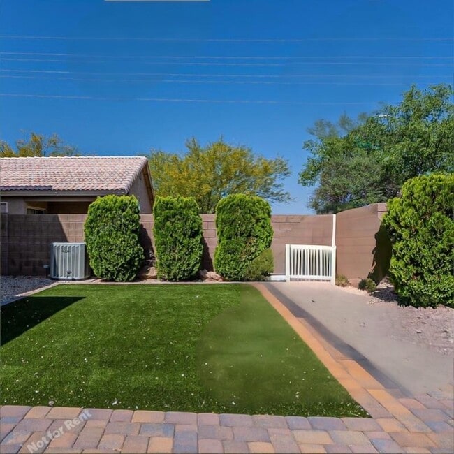 Building Photo - 3206 E Kristal Way
