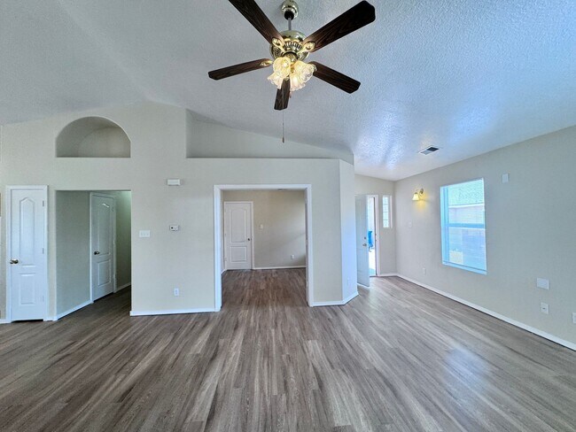 Building Photo - 3 bed 2 bath home in Los Lunas