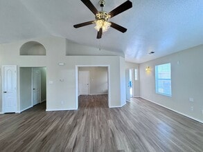 Building Photo - MOVE IN SPECIAL!! HALF OFF-SECURITY DEPOSIT! 3 bed 2 bath home in Los Lunas