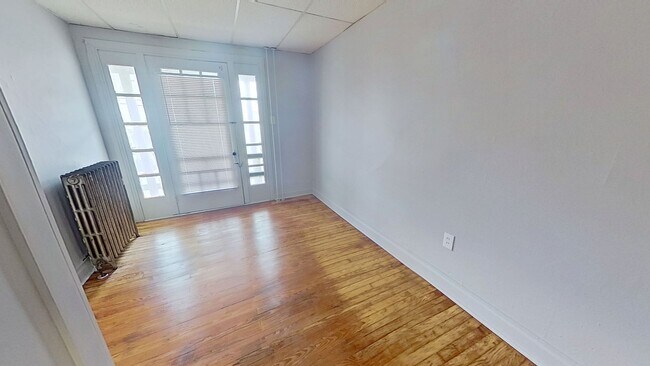 Building Photo - 1st Floor Apartment