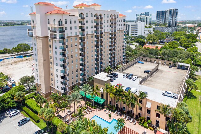Building Photo - 616 Clearwater Park Rd