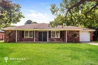 Building Photo - 306 Gippy Dr