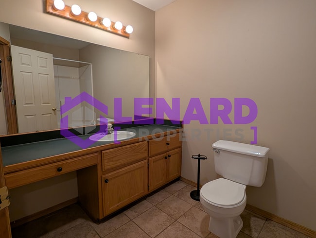Building Photo - 714 Pinhook Dr