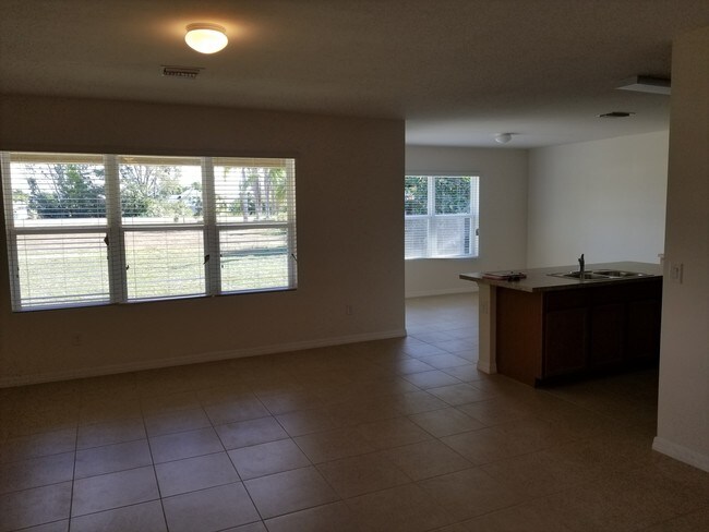 Building Photo - 220 SW 19th Terrace