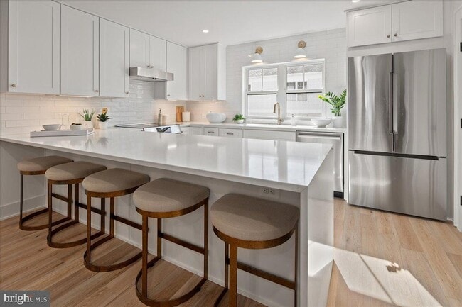 Building Photo - 909 N Irving St