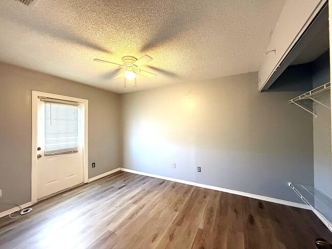 Building Photo - 5401 Pinetrail Way