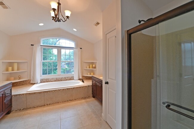 Building Photo - Kirkwood 5 bedroom / 3 full bathroom home