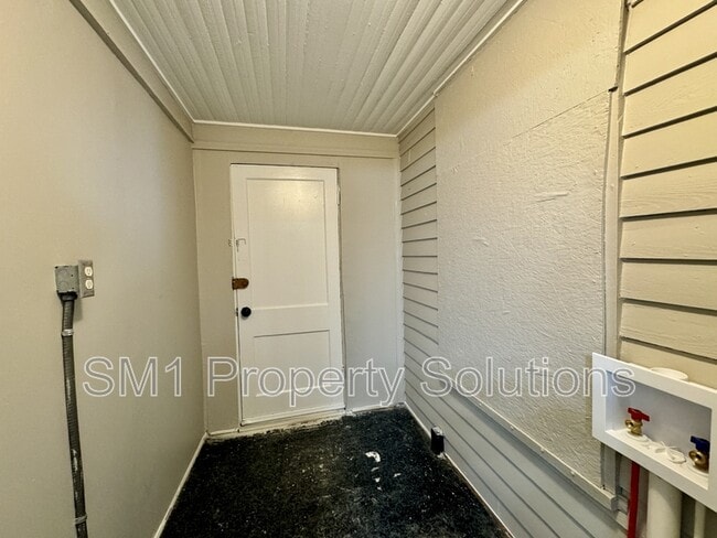 Building Photo - 702 Silver Ave