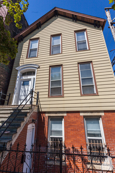 Building Photo - 948 W Willow St