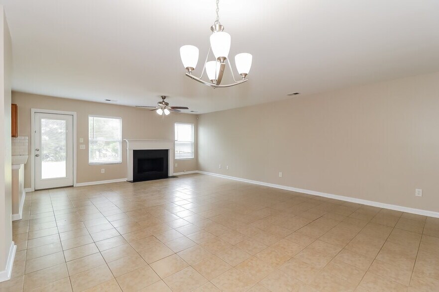 Building Photo - 2945 Mayfair Dr