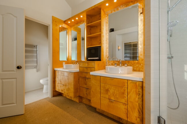 Building Photo - 11671 Boulton Ave