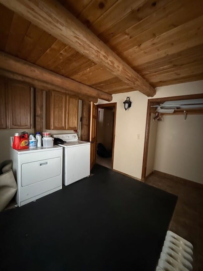 Building Photo - Spacious 3BD + Loft Log Home in June Lake | 2,200 SF | Rustic Charm & Privacy – $3,200/Month