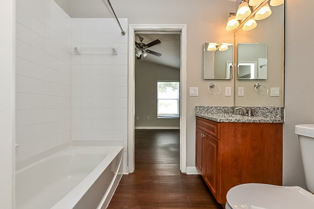 Building Photo - 12903 Lake Vista Dr