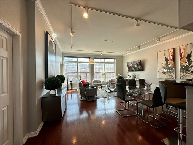 Building Photo - 2305 Worthington St