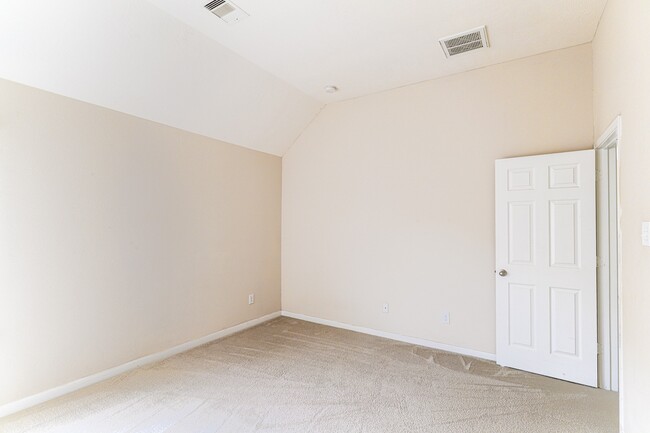 Building Photo - 26311 Groveton Court