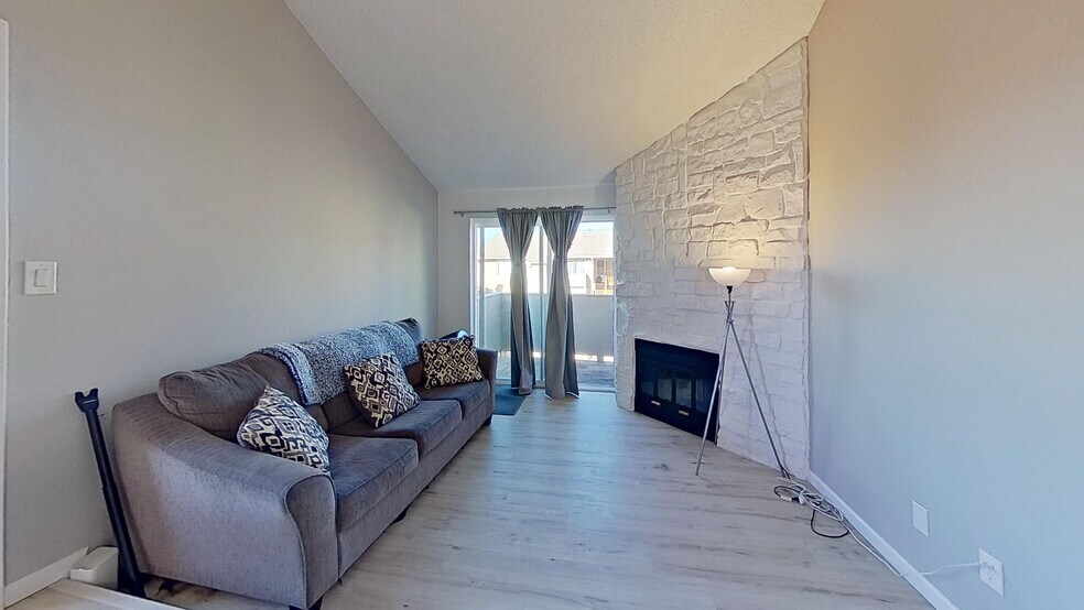 Building Photo - 2929 W Floyd Ave