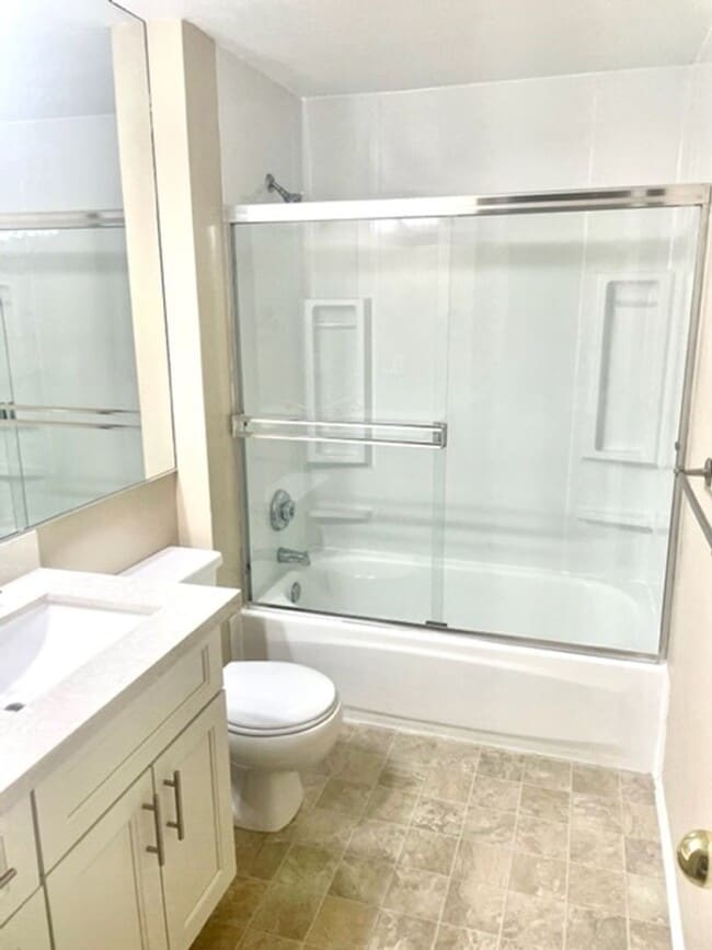 Building Photo - Location, Location, Location Prime Bellevue Condo with Private Balcony