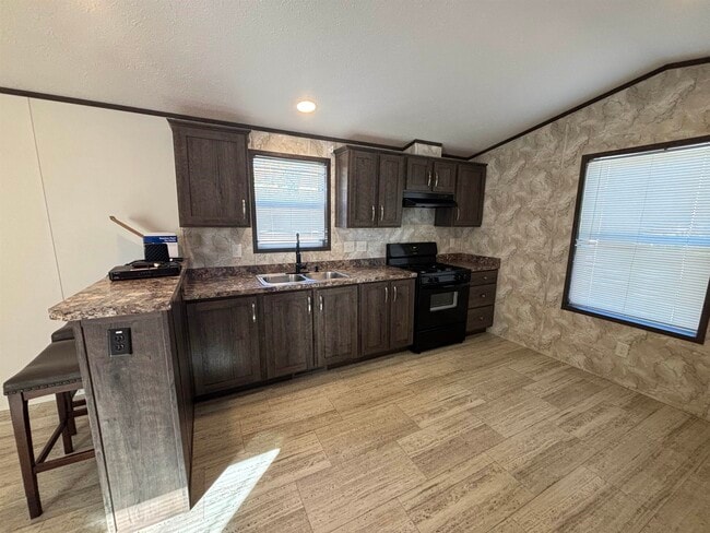 Building Photo - 44 Pineland Park Rd