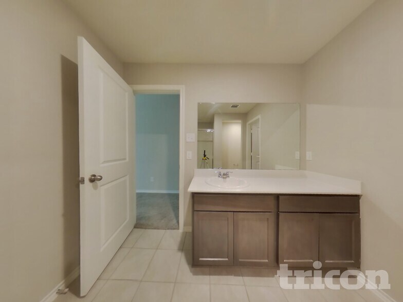 Building Photo - 3609 Doris Dr